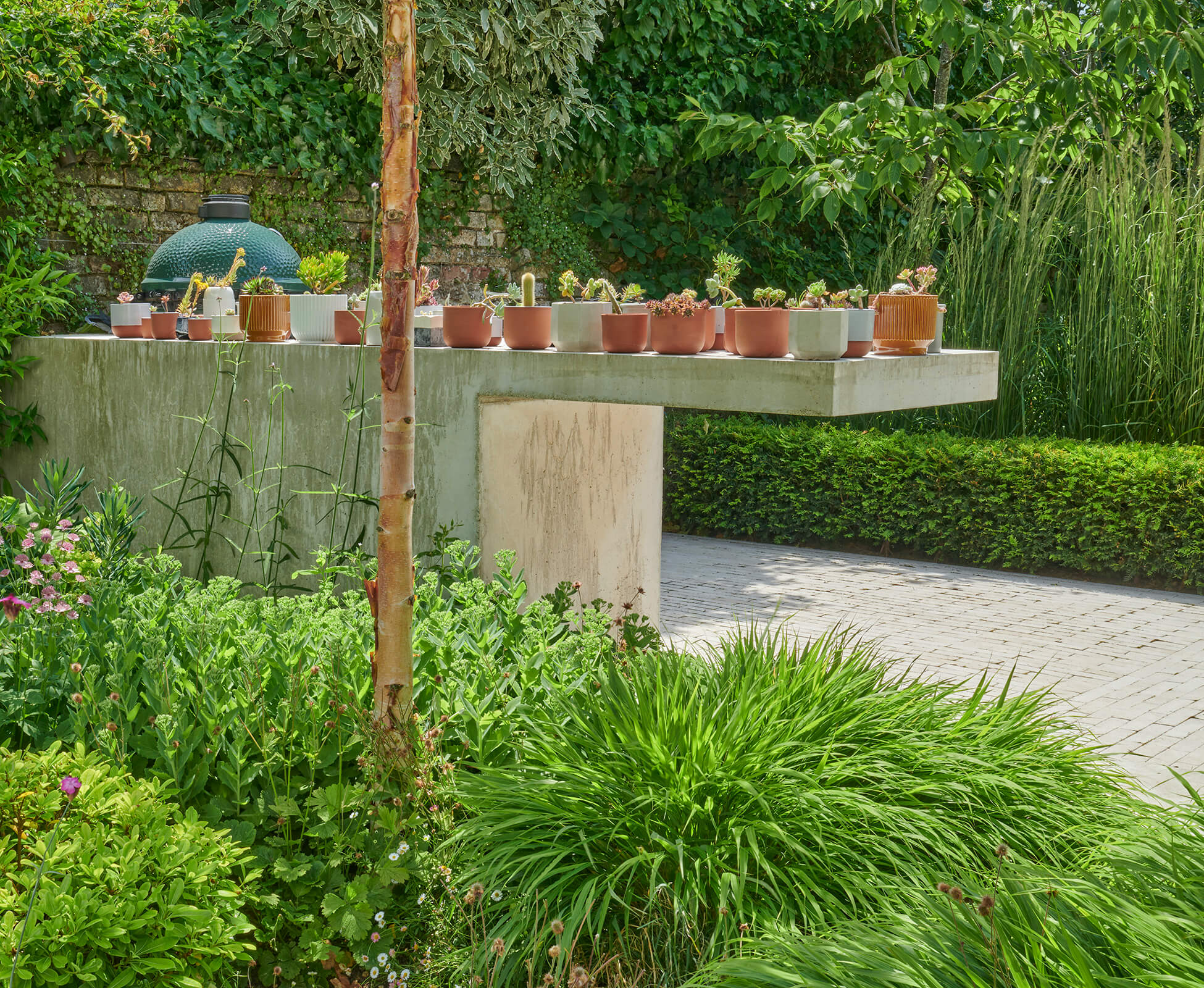 Close up of the smooth concrete kitchen worktop beautifully crafted by Clinton Wootten.