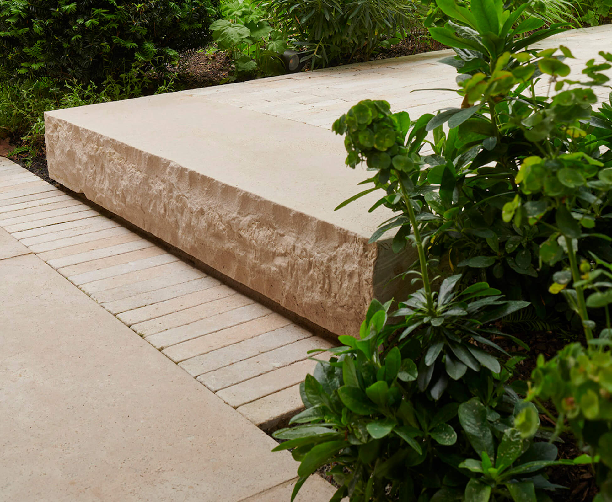 Design details are so important in a small garden, beautifully executed here by Belderbos Landscapes, to ensure the balance of materials.