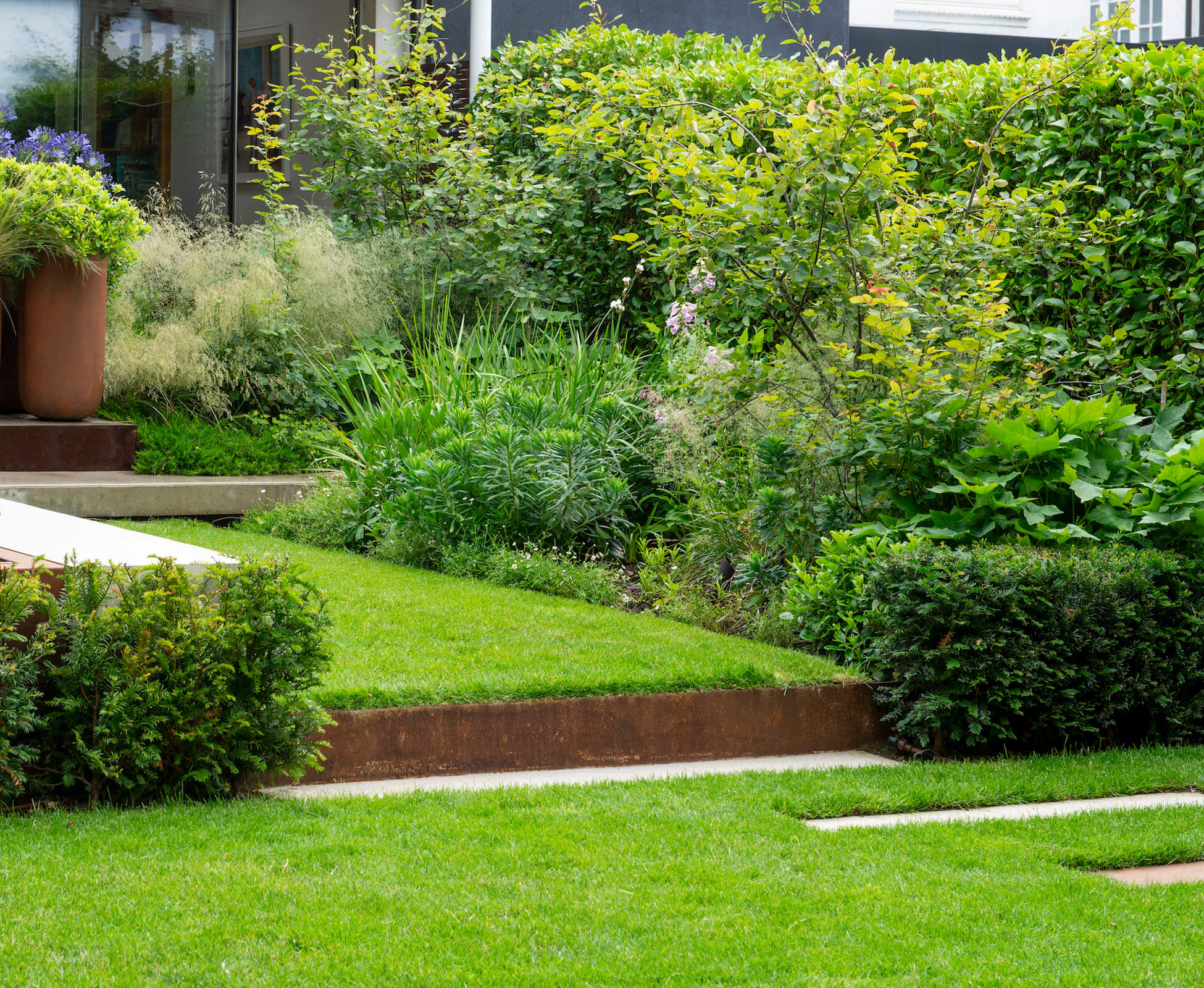 It was important to surround the boundaries in evergreen hedging to provide privacy and a green backdrop, with deep herbaceous planting borders.