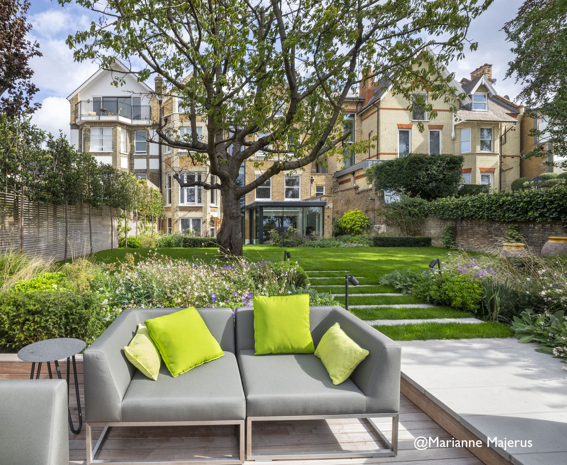 The cantilevered deck at the end of the slope of the garden provides an outdoor lounge area to capture the setting sun over the Hampstead horizon.
