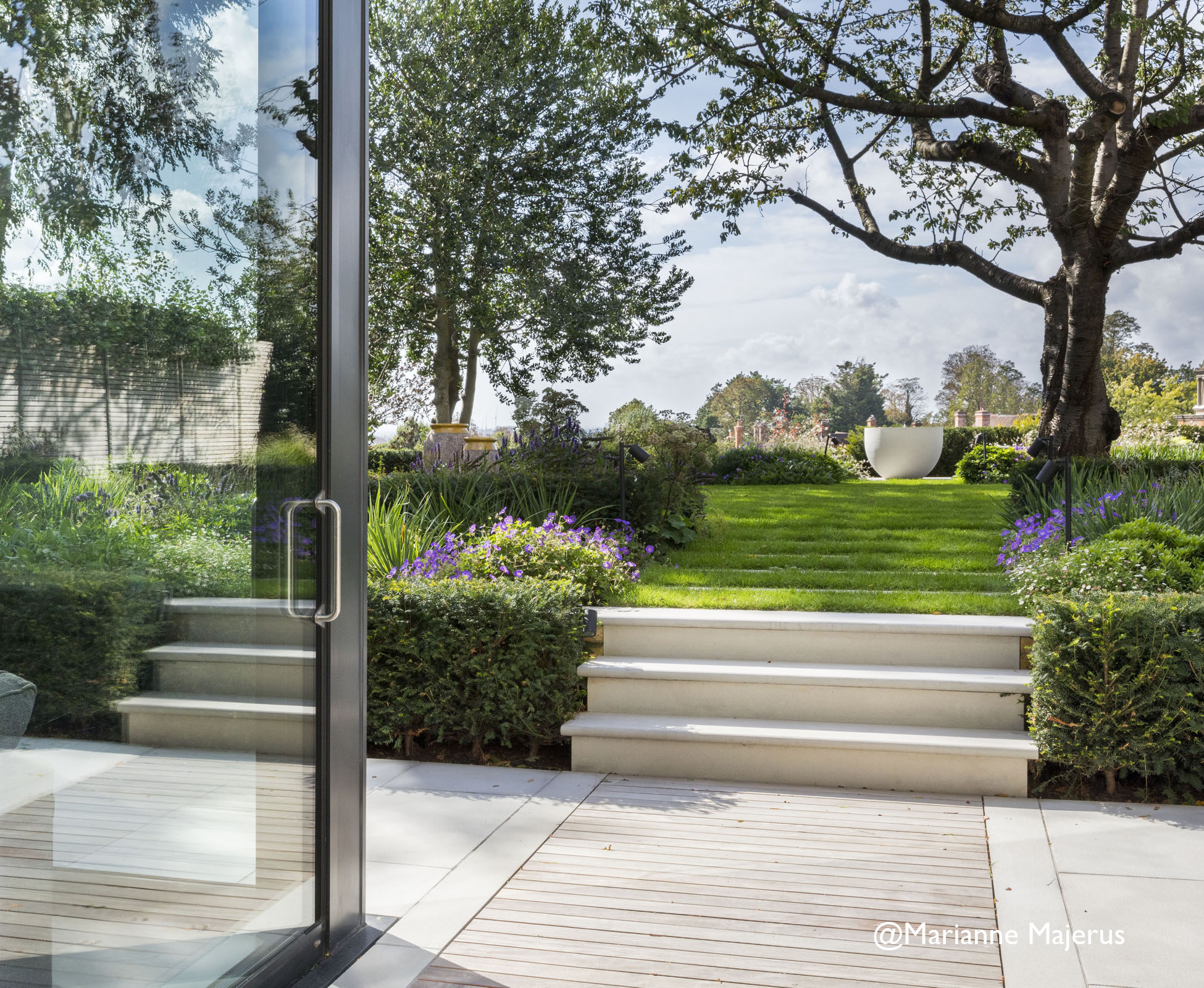 The Urbis water bowl, creates a strong visual link, to draw you out into the garden.Herbaceous borders span the full width of the garden, creating a diaphanous backdrop above which the West Hampstead skyline is visible.